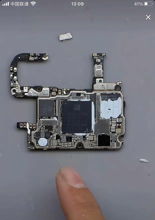 苹果手机发热拆机教程（解决苹果手机发热问题的方法，让你的手机更加顺畅）